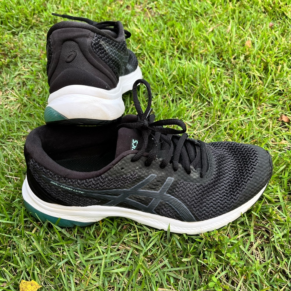 ASICS tennis shoe